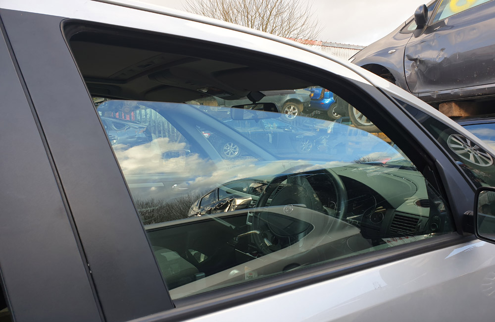 Vauxhall Meriva Design 16V Door window glass driver side front